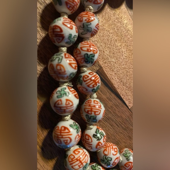 COPY - COPY - 1930’s Buddhist Chinese hand knotted & painted porcelain bead nec… - Picture 6 of 11